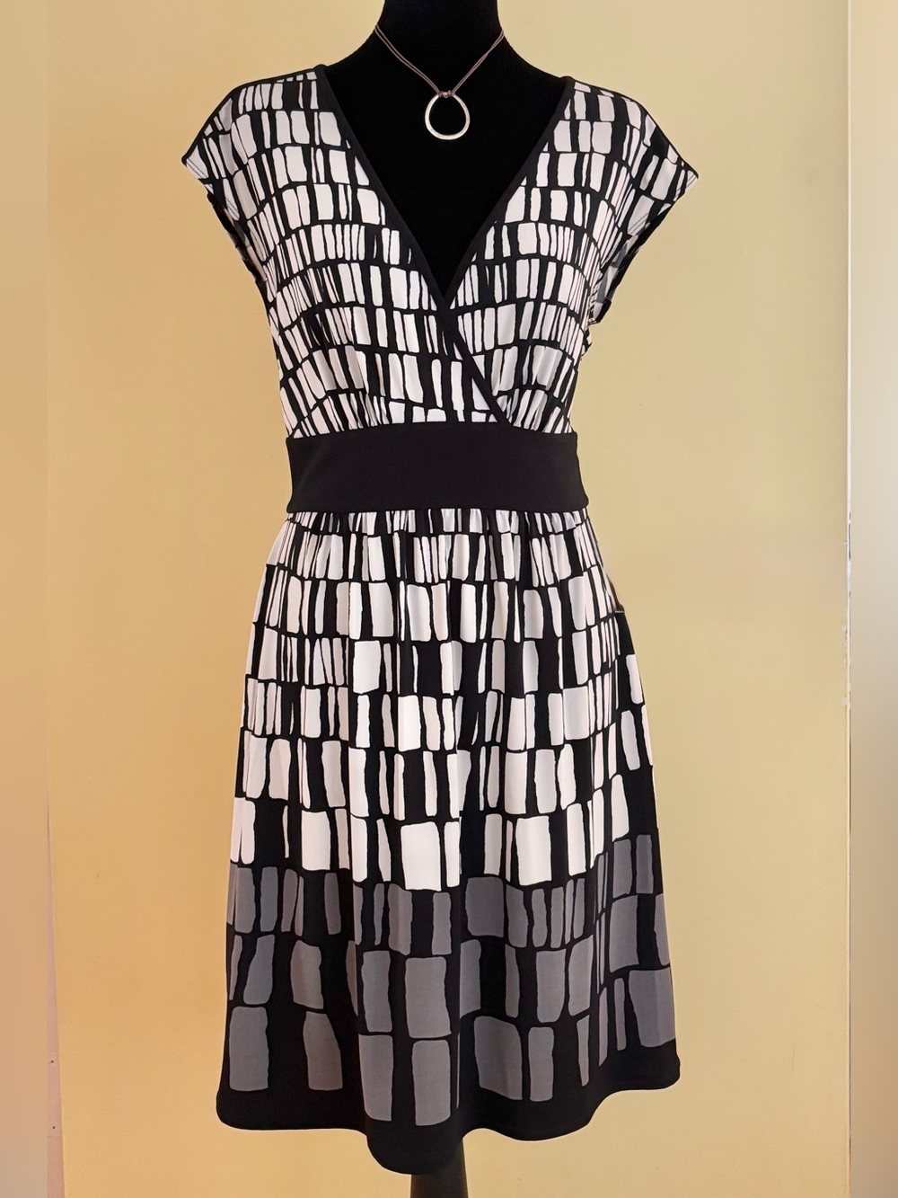 EUC Max and Cleo V Neck Geometric Dress Grey Ivory Black Size S Small